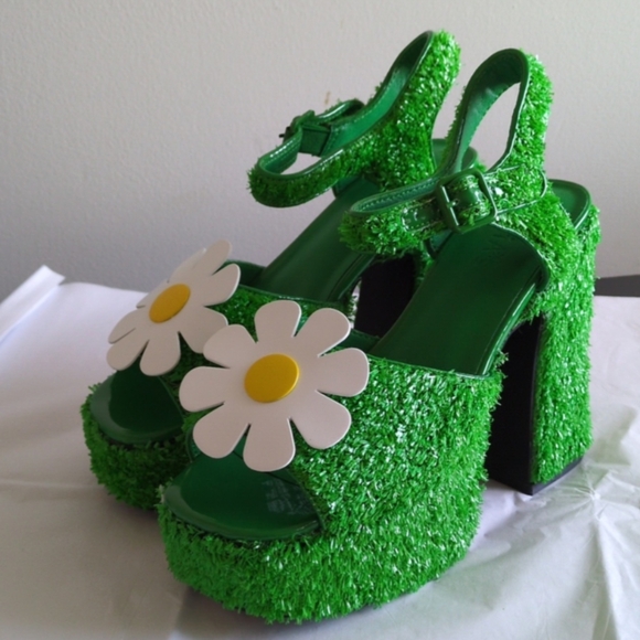 Its Always Greener Platform Heels - Picture 3 of 10
